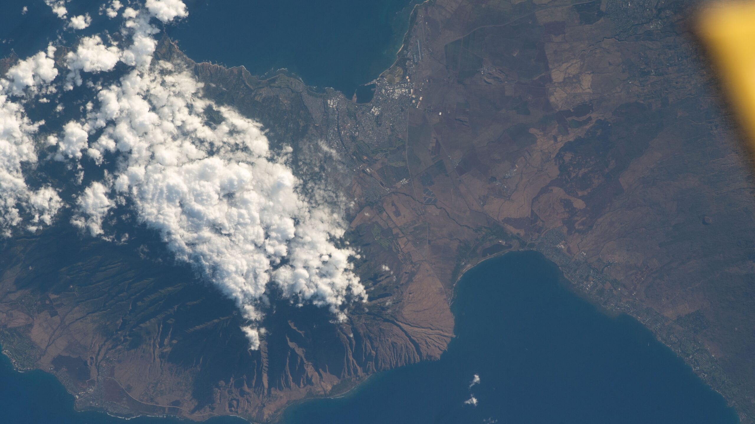 Deadly wildfires in Hawaii seen from International Space Station (photo)