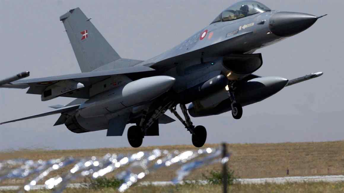 US to start training Ukrainian pilots on F-16 fighter jets