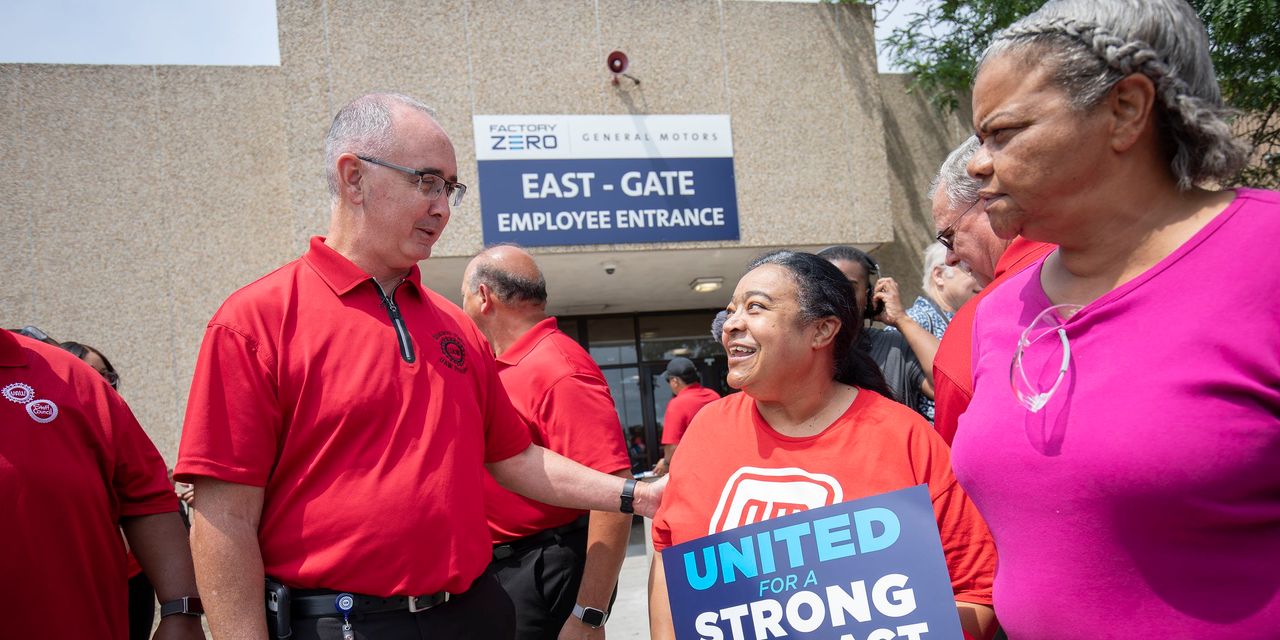 : United Auto Workers accuse GM, Stellantis of refusing to bargain in good faith