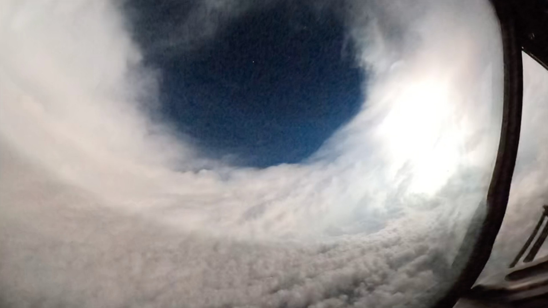 Hurricane Lee looks absolutely terrifying in this footage from inside its eye (video)