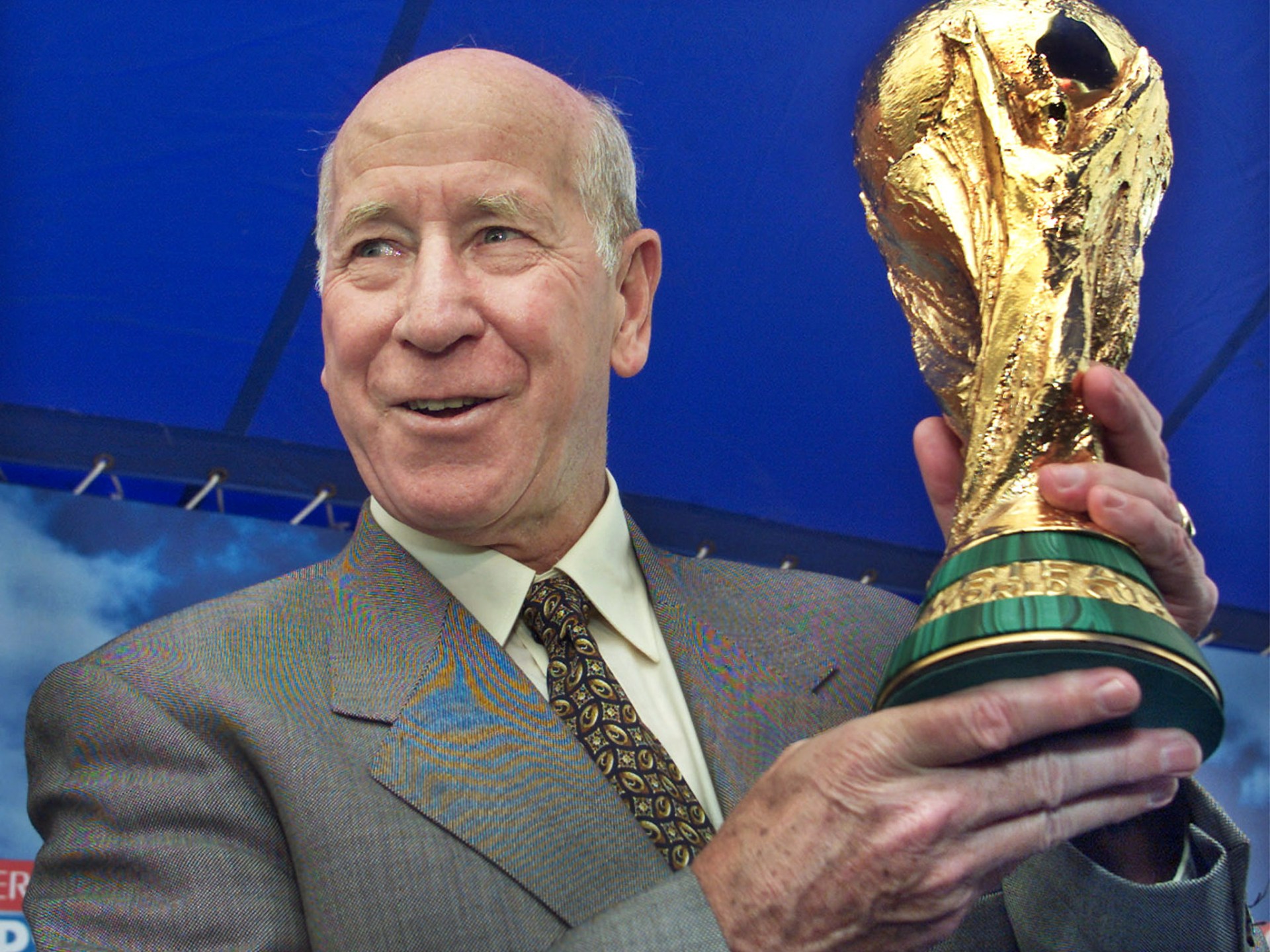 Bobby Charlton, Manchester United and England legend, dies aged 86