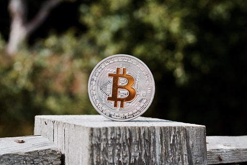 Bitcoin diverges from fiat currencies and makes a new high for the year; is this bullish?