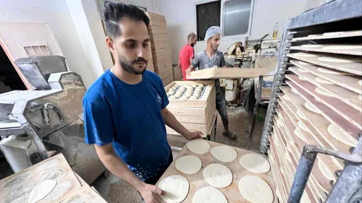 Flatbread for thousands: how a war-torn Gaza bakery is fighting hunger