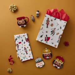 Hallmark Elevates Holiday Traditions with Seasonal Gifts and New Greeting Cards