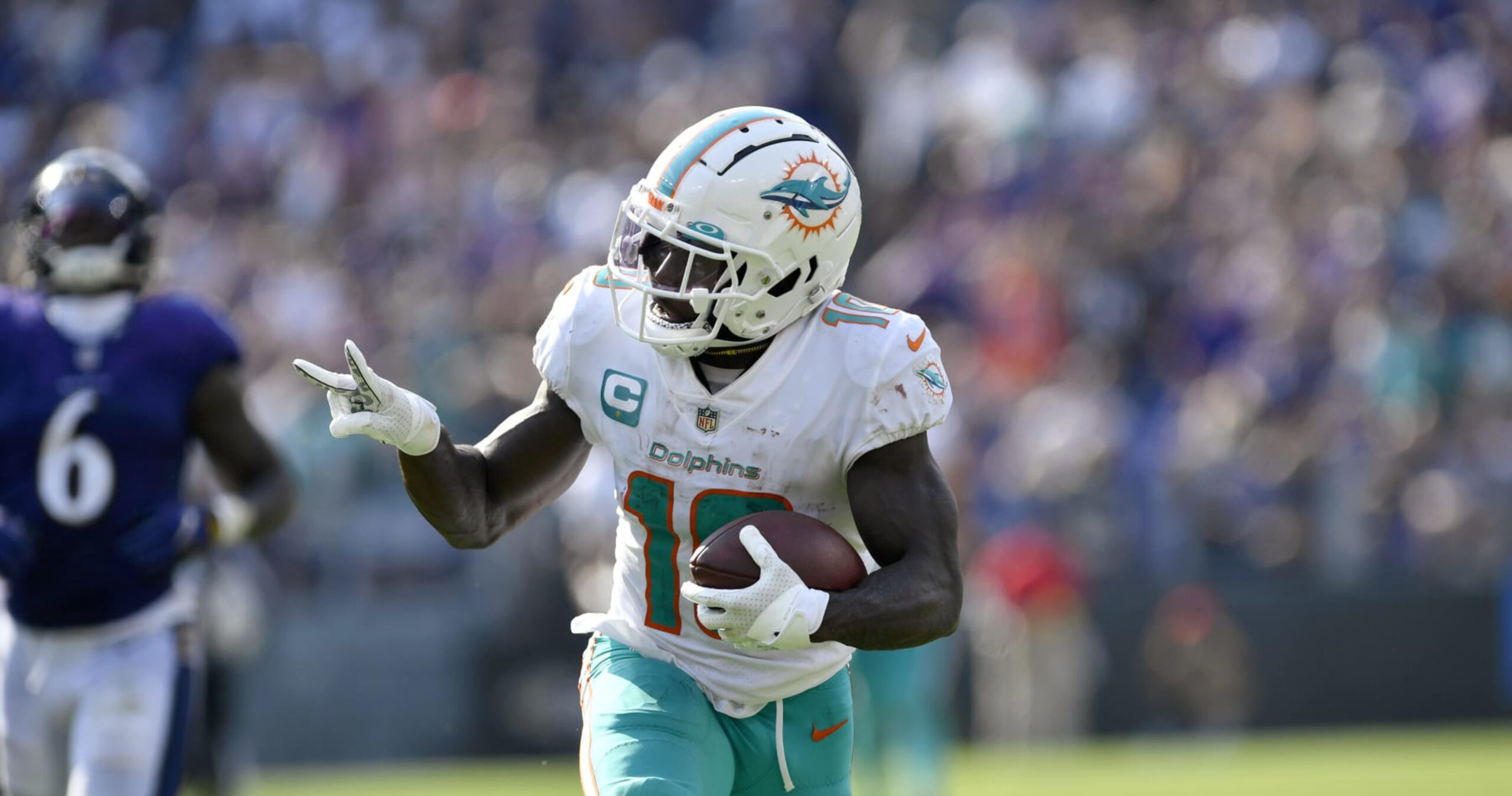 Dolphins’ Tyreek Hill Says Peace Sign Celebration Is ‘Suspended for the Moment’