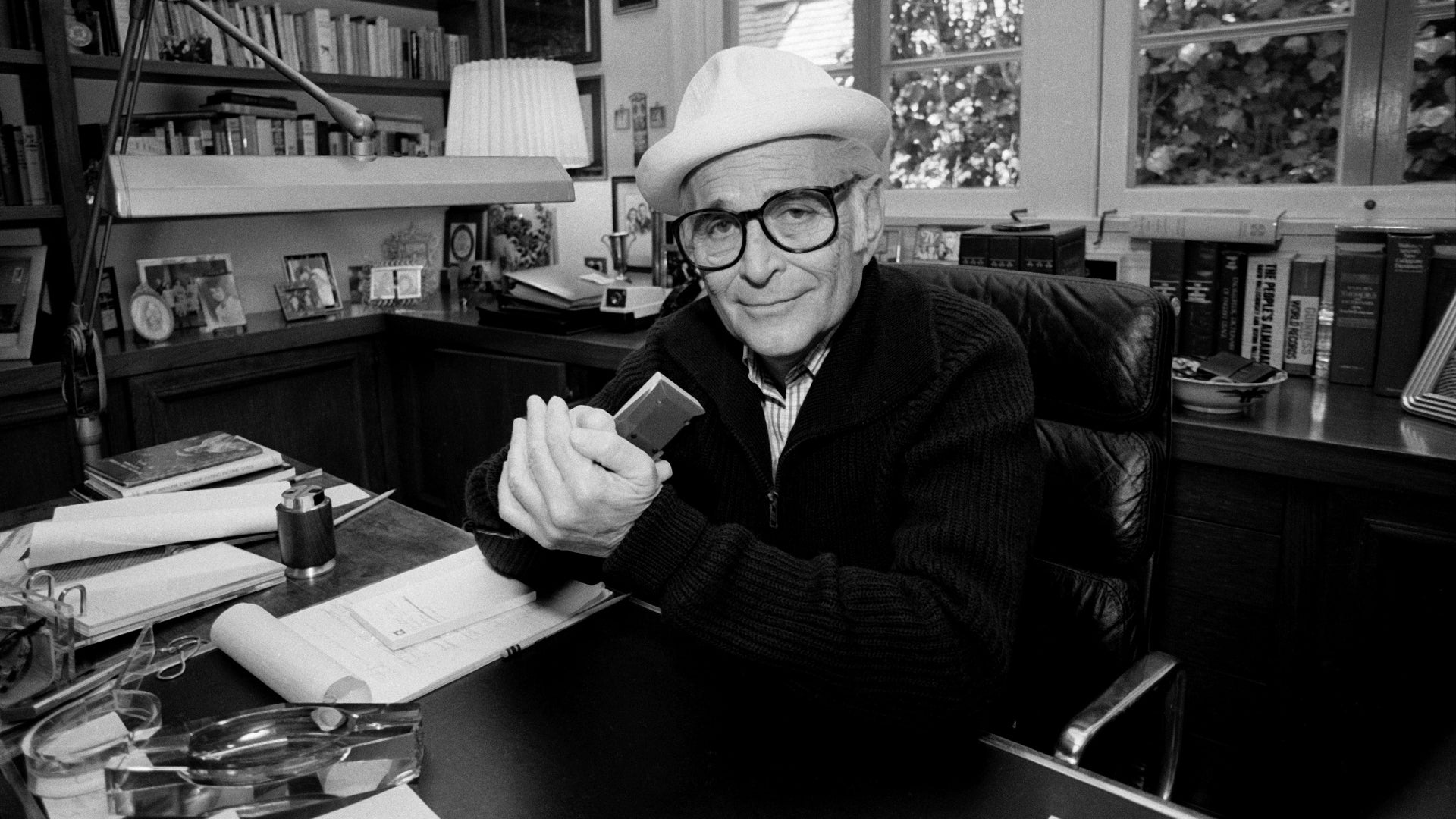 Hollywood Remembers Late TV Legend Norman Lear: ‘Thank You for Raising Me’