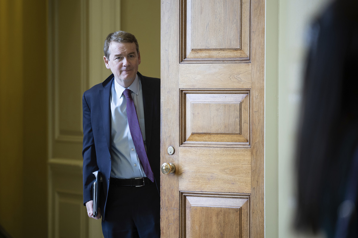 Bennet tries to keep Senate in to clinch Ukraine-border deal