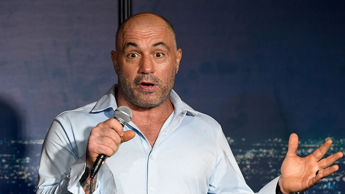 Joe Rogan claims it’s pointless fighting outside of the UFC, insists “No one’s watching”