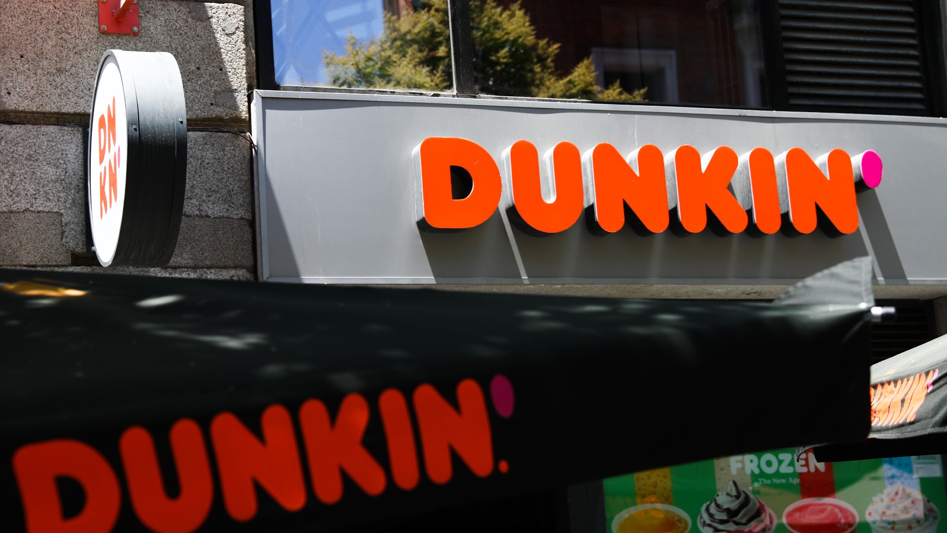 Florida Man Files Lawsuit Against Dunkin’ Donuts Alleging A Toilet Explosion Left Him Injured