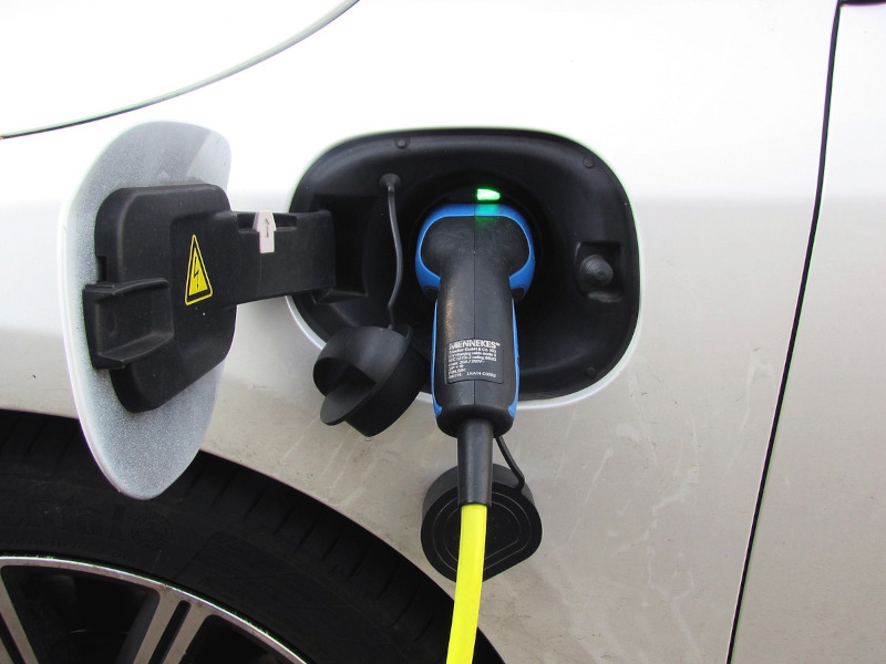 2.000 charging cycles with organic cathode: New battery technology for EVs of the future News