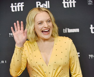 Elisabeth Moss: ‘Handmaid’s Tale’ ending will have ‘tonal loyalty’ to book
