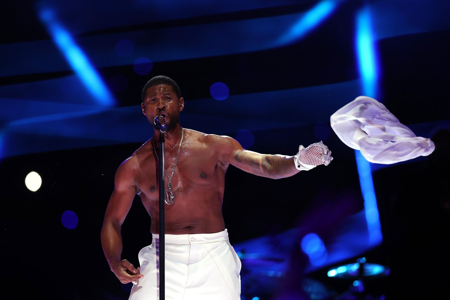 Usher’s Super Bowl Performance Had One Thing Missing. It Was Still Perfect.