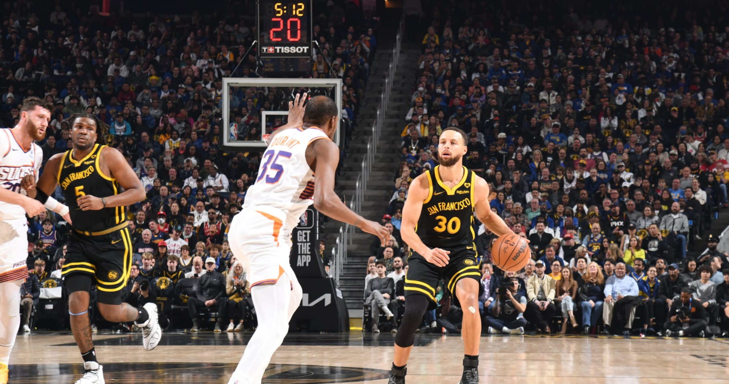 Steph Curry Buzzer-Beater Stuns NBA Fans as Warriors Beat Kevin Durant, Suns