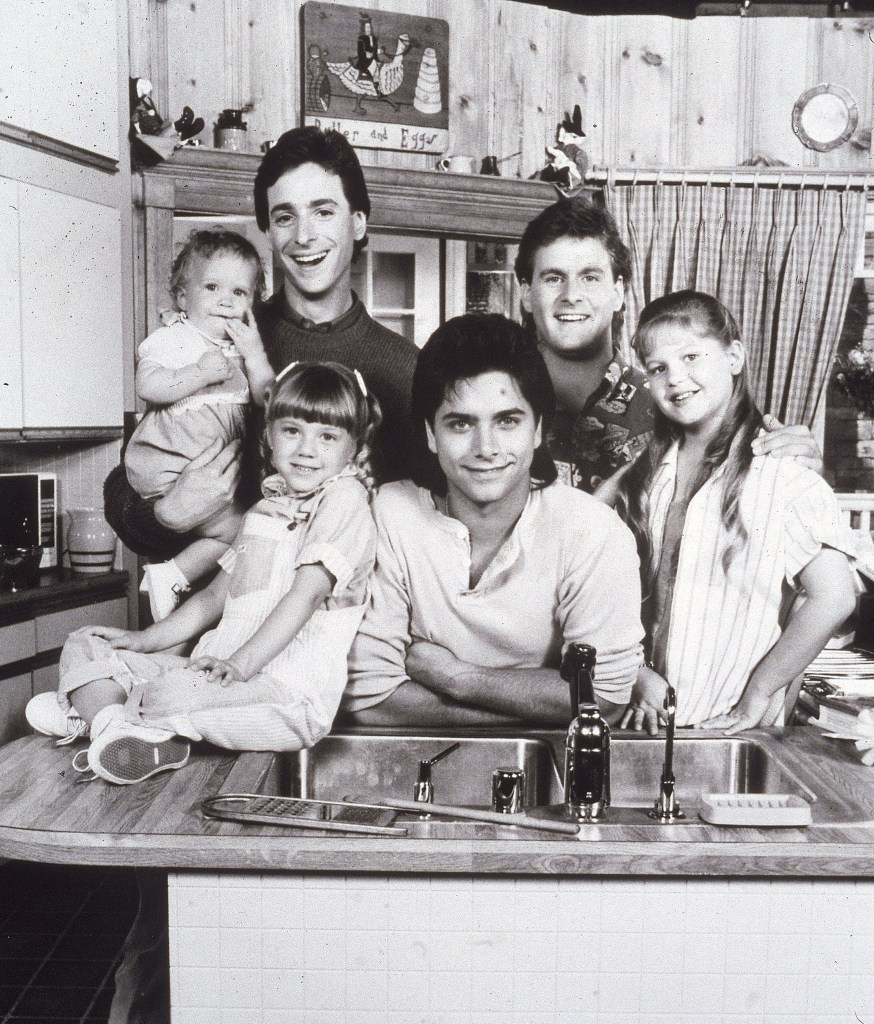 John Stamos shares rare photo of ‘Full House’ cast with Mary Kate, Ashley Olsen in Bob Saget birthday tribute